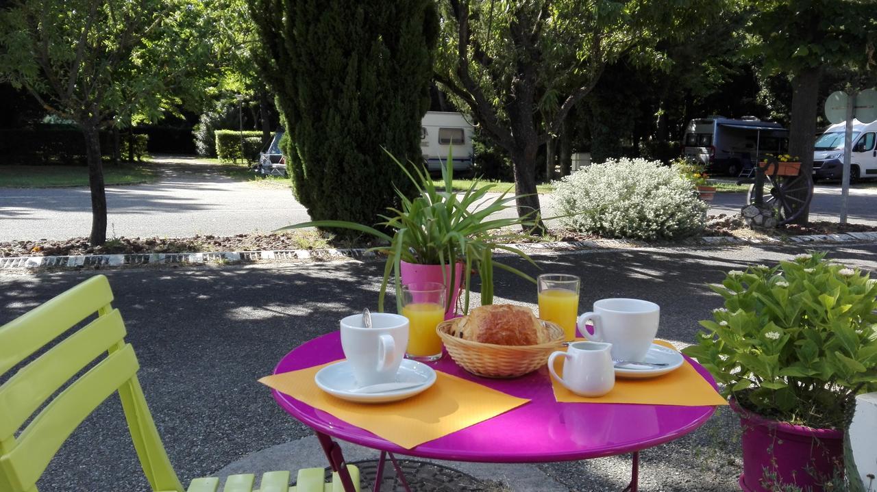 Camping Les Avignon - La Laune Villeneuve-lès-Avignon Exterior foto